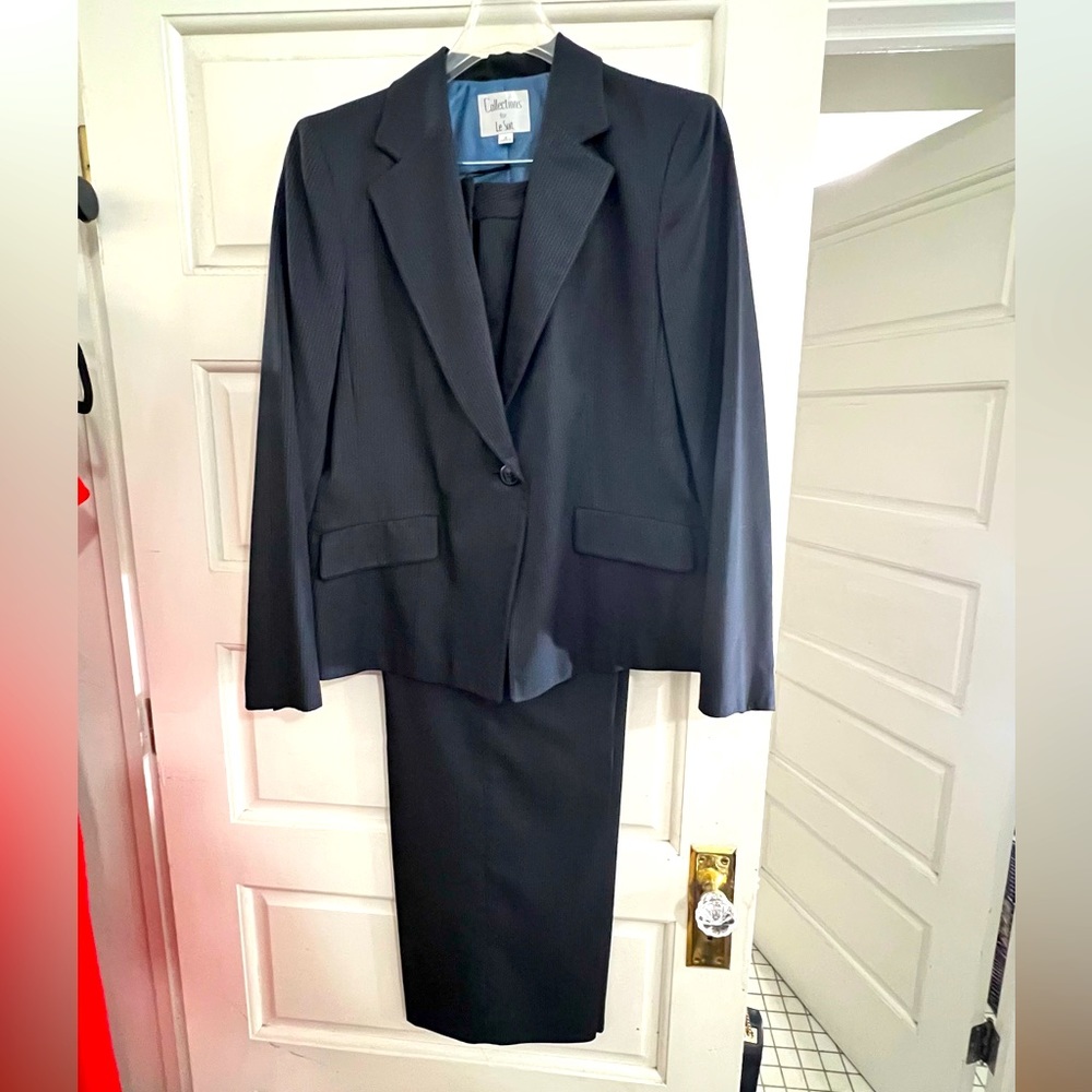 Women’s Blue Pin Stripe Pants Suit never worn